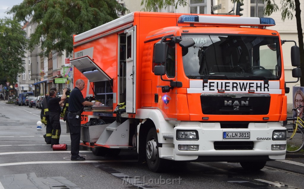 Feuer 2 Koeln Nippes Neusserstr P166.JPG - Miklos Laubert